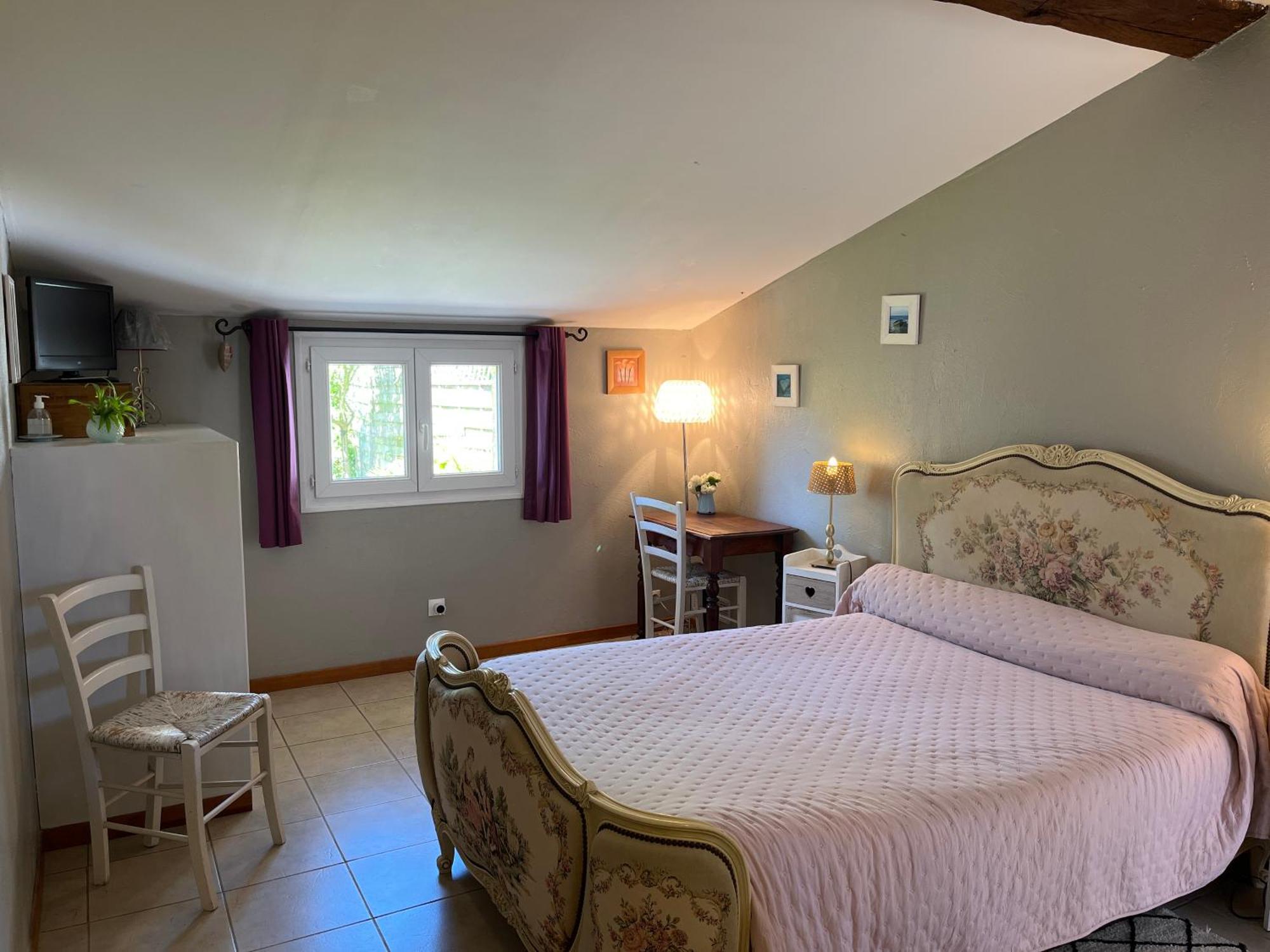 Chambres Et Gite Peyroutas " Camille" Vignonet St Emilion Exterior photo